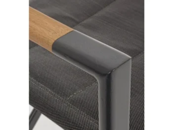 Režiserski stol LAGUN antracit je kakovosten režiserski stol z konstrukcijo iz aluminija, ki je prašno barvana. Sedišče in naslon sta izdelana iz
