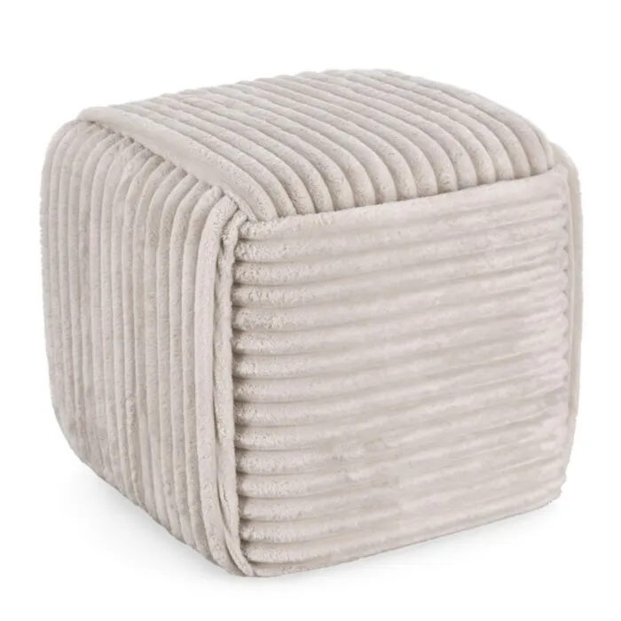 Tabure CUBE siv je izdelan iz MDF-ja, ki tabureju zagotavlja stabilnost. Prevleka je iz poliestra z izgledom žameta. Pleteni detajli tabureju dodajo poseben