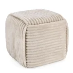 Tabure CUBE taupe je izdelan iz MDF-ja, ki tabureju zagotavlja stabilnost. Prevleka je iz poliestra z izgledom žameta. Pleteni detajli tabureju dodajo poseben