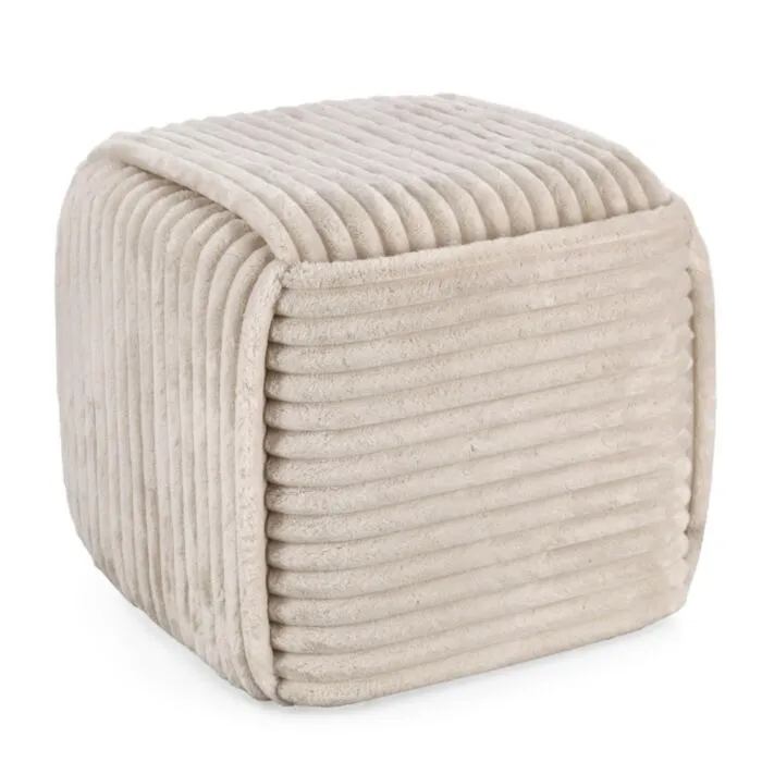 Tabure CUBE taupe je izdelan iz MDF-ja, ki tabureju zagotavlja stabilnost. Prevleka je iz poliestra z izgledom žameta. Pleteni detajli tabureju dodajo poseben