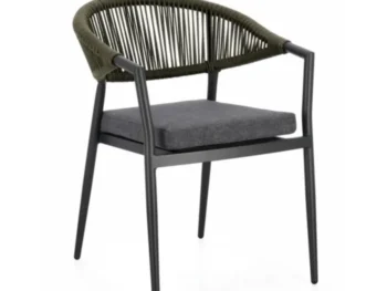 Vrtni stol MILLOR antracit je kakovosten in eleganten. Narejen je iz prašno barvanega aluminijastega okvirja. Ima odstranljive prevleke za blazine iz