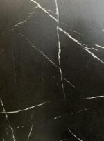 Dnevni regal GLAM izstopa po svoji edinstveni zasnovi. Saj vsebuje vgrajeni biokamin, katerega nežen plamen ustvari prijetno toplo vzdušje. Zgornji del