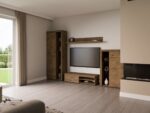 Dnevni regal RUBA 4 je moderno oblikovan in elegantnega videza. Dnevni regal je izdelan v EU. Dimenzije regala so: 270 cm x 190 cm x 42,5 cm Barva: - hrast /