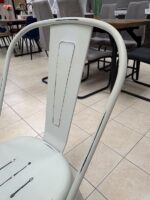 Jedilni stol MINNESOTA antika - eksponat v salonu je narejen iz kovine. Stoli so praktični za uporabo, saj so nakladalni. Material: - Kovina Barva: - Antika