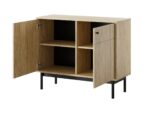 Komoda JAPONI 104 hrast je elegantna in preprosta. Odlično se poda v vsak dnevni prostor. Narejena je iz visokokakovostnih materialov, kar zagotavlja trdnost