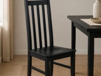 Kuhinjska garnitura BORIA črna / artisan 1 + 4 je elegantna in visokokakovostna. Kuhinjska garnitura je sestavljena iz štirih jedilnih stolov, narejenih iz