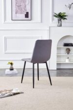 Kuhinjska garnitura MILA 1 + 4 je sestavljena iz štirih MILA stolov v sivi barvi in raztegljive jedilne mize FURY dimenzije 120/180 x 72 cm. Kuhinjska