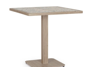 Miza KALIMERA 73X73 tiskana, izdelana iz prašno barvanega aluminija. Mizna plošča je obložena z porcelanastimi ploščicami. Podnjožje mize je iz jekla,