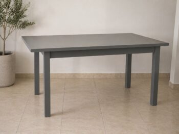 Raztegljiva jedilna miza MERINGA je elegantna in kakovostna. Izdelana je iz trpežne laminirane plošče, ki zagotavlja trpežnost, enostavno vzdrževanje in