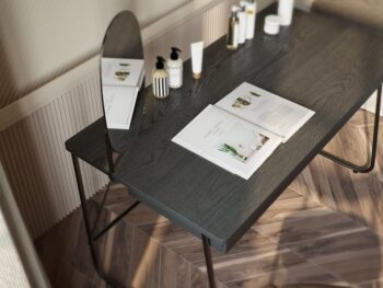 Pisarniška miza MATCHA z ogledalom združuje eleganco in kakovost. Lahko jo uporabljate, kot pisalno mizo ali pa kot vaš najljubši kotiček za branje,