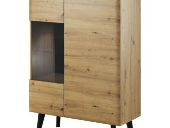 Elegantna vitrina RON v skandinavskem slogu je popolna izbira za ljubitelje prefinjene preprostosti in naravnih materialov. Na voljo je v hrastovem odtenku,