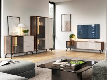 Vitrina VILMA je sodobna in elegantna. Narejena je iz kakovostnega MDF-ja in visokokakovostnega stekla. Zaradi svoje oblike in visokokakovostnih materialov je