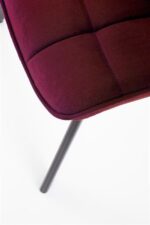 Jedilni stol K332 je dobavljiv v bordo barvi. Noge stola so iz kovine prašno barvane. Dimenzija: - Š:46/G:61/V:84 cm, Material: - velvet tkanina BLUVEL 59 -