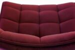 Jedilni stol K332 je dobavljiv v bordo barvi. Noge stola so iz kovine prašno barvane. Dimenzija: - Š:46/G:61/V:84 cm, Material: - velvet tkanina BLUVEL 59 -
