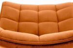 Jedilni stol K332 je dobavljiv v cimet barvi. Noge stola so iz kovine prašno barvane. Dimenzija: - Š:46/G:61/V:84 cm, Material: - velvet tkanina BLUVEL 4215