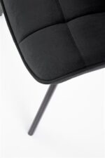 Jedilni stol K332 je dobavljiv v črni barvi. Noge stola so iz kovine prašno barvane. Dimenzija: - Š:46/G:61/V:84 cm, Material: - velvet tkanina BLUVEL 19 -