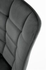 Jedilni stol K332 je dobavljiv v sivi barvi. Noge stola so iz kovine prašno barvane. Dimenzija: - Š:46/G:61/V:84 cm, Material: - velvet tkanina BLUVEL 14 -