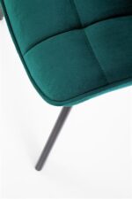 Jedilni stol K332 je dobavljiv v zeleni barvi. Noge stola so iz kovine prašno barvane. Dimenzija: - Š:46/G:61/V:84 cm, Material: - velvet tkanina BLUVEL 85 -