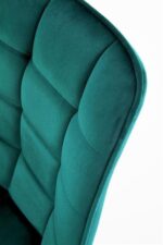 Jedilni stol K332 je dobavljiv v zeleni barvi. Noge stola so iz kovine prašno barvane. Dimenzija: - Š:46/G:61/V:84 cm, Material: - velvet tkanina BLUVEL 85 -