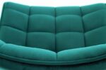 Jedilni stol K332 je dobavljiv v zeleni barvi. Noge stola so iz kovine prašno barvane. Dimenzija: - Š:46/G:61/V:84 cm, Material: - velvet tkanina BLUVEL 85 -