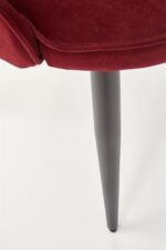 Jedilni stol K366 je dobavljiv v bordo barvi. Noge stola so iz kovine prašno barvane. Dimenzija: - Š:52/G:58/V:92 cm, Material: - tkanina velvet BLUVEL 59 -