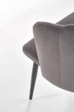 Jedilni stol K386 je dobavljiv v sivi barvi. Noge stola so iz kovine prašno barvane. Dimenzija: - Š:60/G:58/V:84 cm, Material: - tkanina - kovina