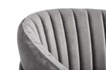 Jedilni stol K426 črn je dobavljiv v sivi barvi. Noge stola so iz kovine prašno barvane. Dimenzija: - Š:57/G:54/V:79 cm, Material: - tkanina BLUVEL 14 -