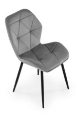 Jedilni stol K453 je dobavljiv v sivi barvi. Noge stola so iz kovine prašno barvane. Dimenzija: - Š:48/G:53/V:86 cm Material: - tkanina velvet BLUVEL 14 -