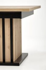 Raztegljiva jedilna miza LAMELLO je narejena iz kakovostne laminirane plošče v barvi artisan hrast. Nogice so v črni barvi s kombinacijo artisan hrast.