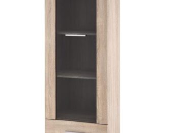 Vitrina LIMA sonoma je narejen iz kakovostne laminirane plošče v barvi sonoma. Ima ABS robove, ki ščitijo pred udarci, vlago in praskami. V notranjsoti so
